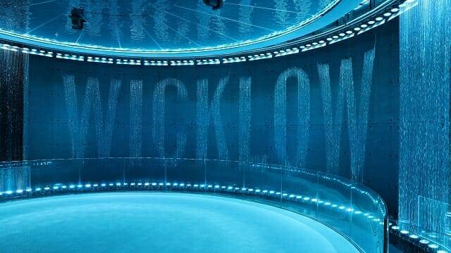 셔터 속도 1/20에서 쏟아지는 물줄기로 구성된 글자를 포착했다. (사진=지디넷코리아)