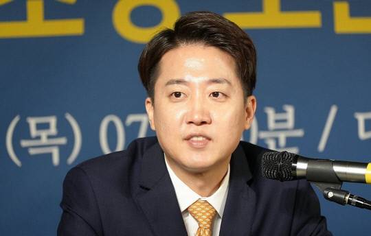 개혁신당 대선 후보인 이준석 의원이 17일 대구 아트파크에서 열린 아시아포럼21 초청 릴레이정책 토론회에서 발언하고 있다. 이준석 캠프 제공