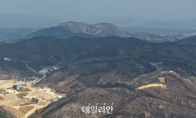 경북 영덕군 일대가 산불에 훼손돼 있다.ⓒ뉴시스