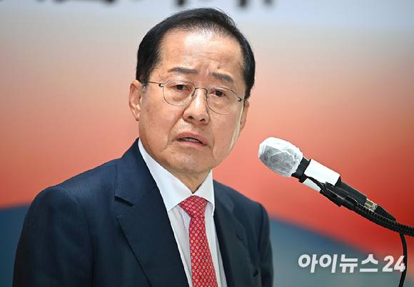 홍준표 국민의힘 대선 경선 후보가 18일 서울 여의도 대하빌딩 대선캠프에서 '선진대국 국가대개혁 100+1' 비전 발표(사회·교육·문화 분야)를 하고 있다. [사진=곽영래 기자]