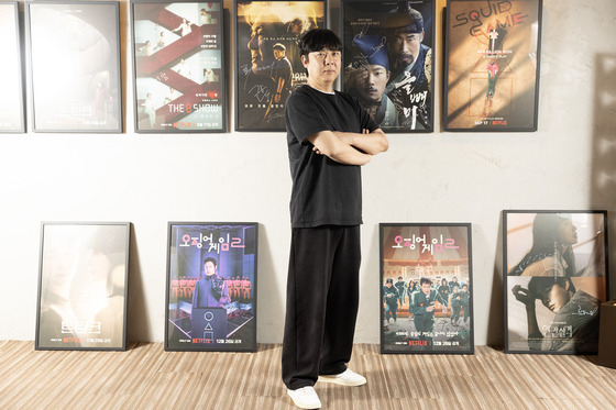 지난 10일 오후 경기 일산 컬리버 스튜디오 사무실에서 중앙일보와 인터뷰를 마치고 사진을 위해 포즈를 취한 정재훈 대표. 전민규 기자