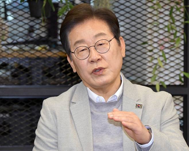 이재명 더불어민주당 대선 예비후보가 14일 서울 강남구 퓨리오사AI에서 모두발언을 하고 있다.  /국회사진기자단
