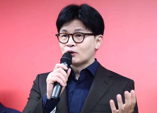 한동훈 국민의힘 대선 경선 후보가 18일 서울 여의도 선거 사무소에서 캠프 인선 등 현안 관련 기자회견을 하고 있다.  /사진=연합뉴스