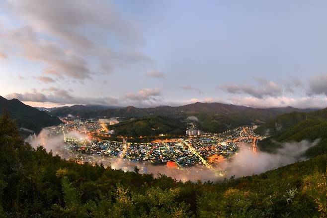 Nestled deep in South Korea’s mountain terrain, Taebaek was the capital of the country’s coal mining industry in the 1960s and 1970s. (Jeon Jong-chil)