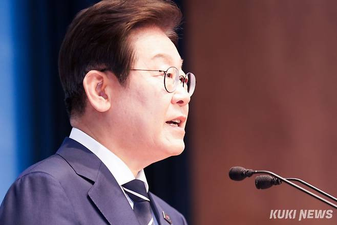 이재명 더불어민주당 대선 경선 후보가 11일 서울 영등포구 국회 소통관에서 열린 '비전 및 캠프 인선 발표 기자회견'에서 발언하고 있다. 유희태 기자