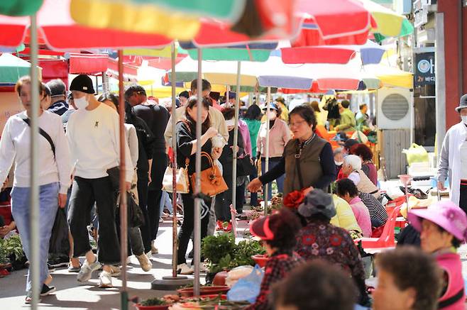 [양양=뉴시스] 양양전통시장 모습.(사진=양양군 제공)photo@newsis.com *재판매 및 DB 금지