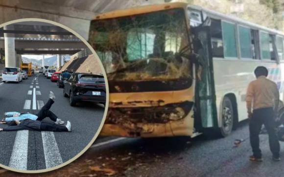 지난 5일 일본 도쿄와 후지산을 잇는 고속도로에서 관광버스 충돌사고가 발생한 가운데, 사고 현장에서 ‘인생 사진’을 찍은 중국인 여성들(왼쪽 사진)에게 비난이 쏟아졌다. SCMP, 웨이신 캡처