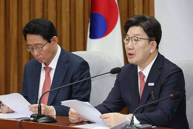 권성동 국민의힘 원내대표가 18일 서울 여의도 국회에서 열린 원내대책회의에서 발언하고 있다. ⓒ연합뉴스