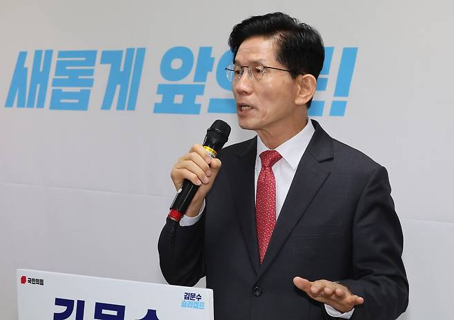 김문수 국민의힘 대선 경선 후보가 18일 서울 여의도 선거사무소에서 기업하기 좋은 대한민국 만들기를 주제로 경제 분야 공약을 발표하고 있다. ⓒ연합뉴스