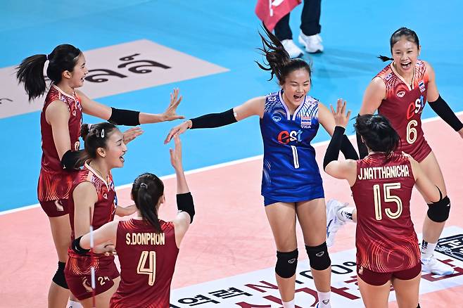한국 여자배구 올스타 팀이 태국과의 올스타 슈퍼매치 1차전서 1-3으로 패했다.(KOVO제공)