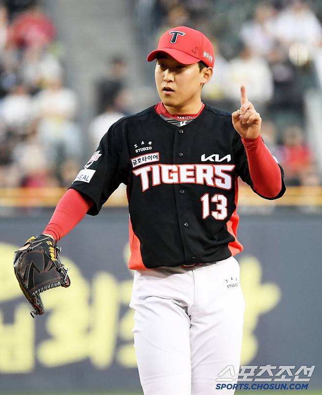 18일 잠실구장에서 열린 두산 베어스와 KIA 타이거즈의 경기. KIA 윤영철이 숨을 고르고 있다. 잠실=박재만 기자 pjm@sportschosun.com/2025.04.18/