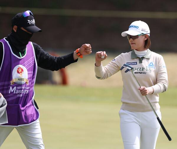 2025년 한국여자프로골프(KLPGA) 투어 넥센·세인트나인 마스터즈 대회에 출전한 최은우 프로가 1라운드에서 경기하는 모습이다. 사진제공=KLPGA