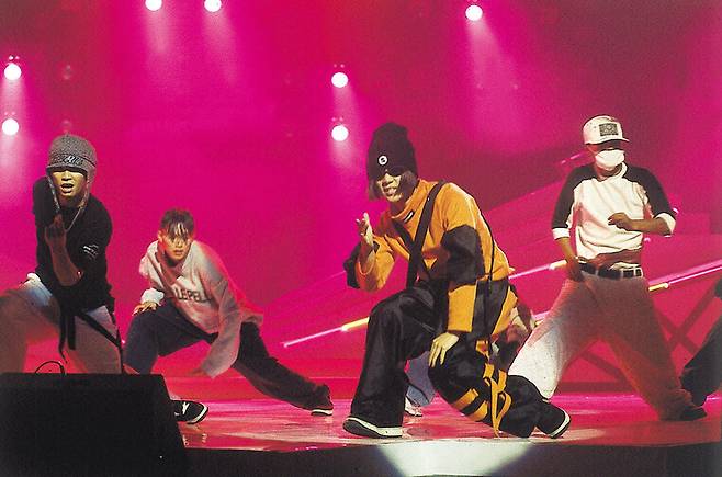 1990년대 엑스(X)세대의 상징이자 문화 충격이었던 ‘서태지와 아이들’의 공연 모습. 한겨레 자료사진