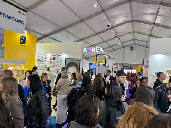 지난달 이탈리아 볼로냐에서 열린 세계 최대 미용 전시회 '2025 이탈리아 볼로냐 코스모프로프'에 역대 최대 규모의 통합 한국관이 마련됐다. 사진 코트라