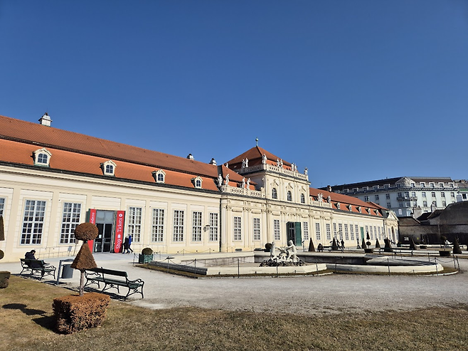 벨베데레 상궁. 분수가 가동되는 여름이 아니라 아쉬웠다. ©김슬기