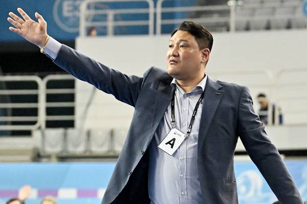 사진 두산 윤경신 감독, 사진 제공=한국핸드볼연맹