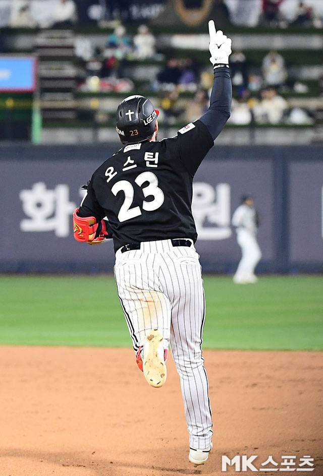 LG 오스틴은 19일 수원 SSG전에서 쐐기 3점포로 LG 승리를 이끌었다. 사진=김영구 기자