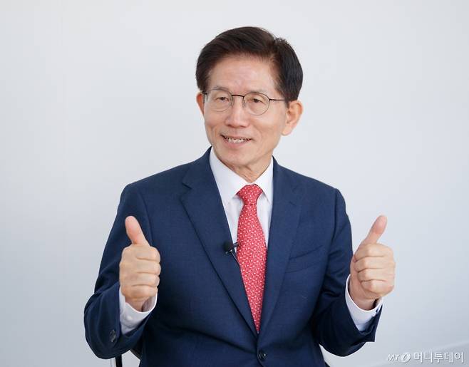 김문수 전 고용노동부 장관 인터뷰 /사진=이기범 기자 leekb@