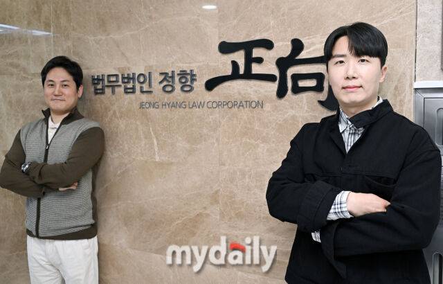 유튜브채널 '강앤박변호소'의 강호석(오른쪽)·박건호 변호사./송일섭 기자