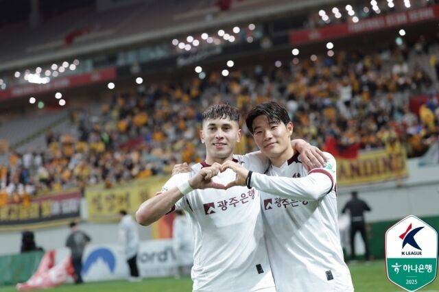 헤이스와 박태준/한국프로축구연맹