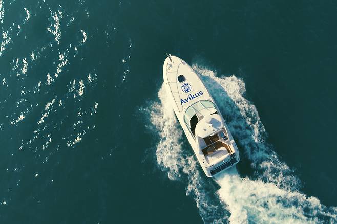 아비커스의 자율운항시스템이 설치된 레저용 보트 사진. [HD현대 제공]