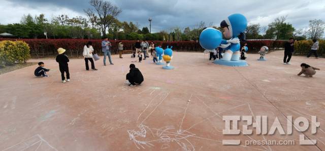 ▲'유미의 세포들'과 낙서정원ⓒ순천시