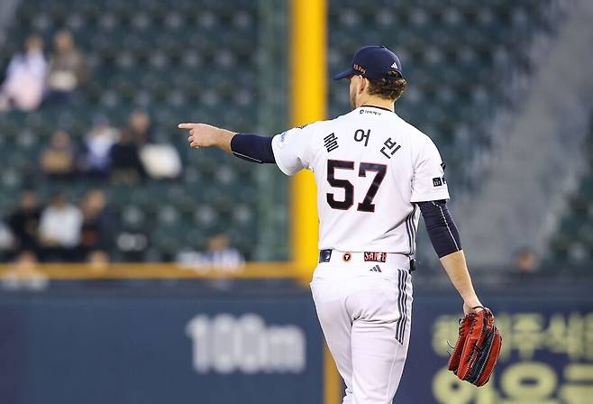 ▲ 올 시즌 내내 메이저리그 구단 스카우트들의 관심을 모을 것으로 보이는 콜어빈 ⓒ두산베어스