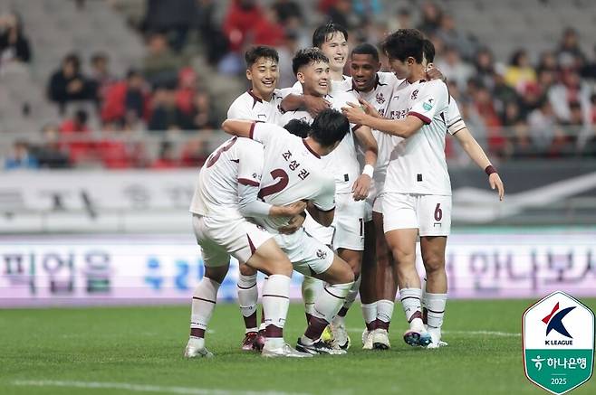 ▲ 19일 오후 서울월드컵경기장에서 FC서울과 광주FC의 하나은행 K리그1 2025 10라운드가 펼쳐졌다. 경기 결과 광주가 2-0으로 이겨 서울전 5연승을 달렸다. ⓒ 한국프로축구연맹