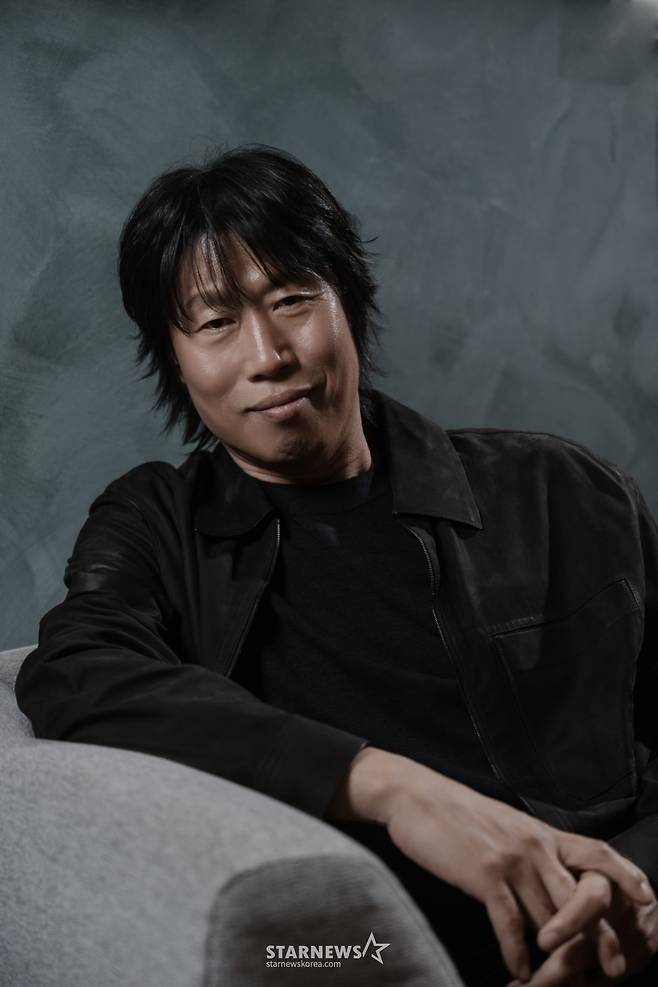 영화 '야당'(감독 황병국)의 주연배우 유해진이 15일 진행된 인터뷰를 위해 포즈를 취하고 있다. /사진제공=플러스엠 엔터테인먼트 2025.04.15 /사진=이동훈 photoguy@