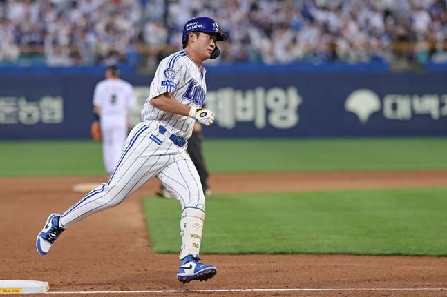 삼성 이창용이 18일 대구 롯데전에서 데뷔 첫 홈런을 기록한 뒤 그라운드를 돌고 있다. /사진=삼성 라이온즈 제공