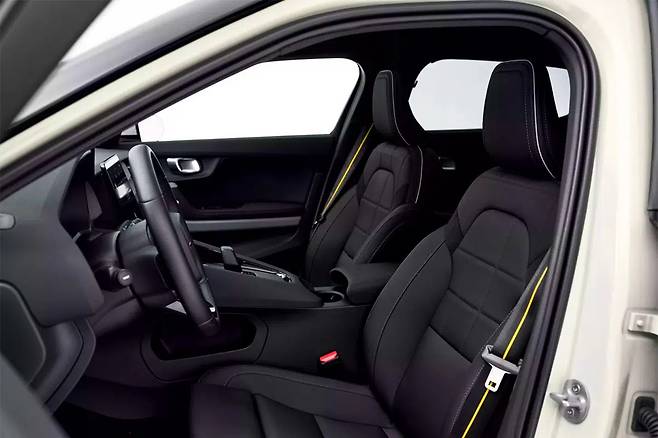 2026년형 폴스타 2 실내