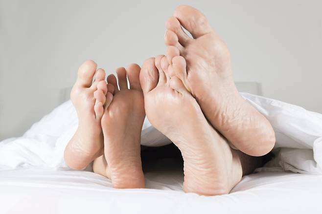 편두통 환자의 약 60%는 성관계로 두통 증상이 사라지거나 완화된 적이 있다고 밝혔다. 특히 이들 환자 중 남성의 33%, 여성의 14%는 편두통 증상을 완화하는 수단으로 성관계를 활용한다고 보고했다.[사진=게티이미지뱅크]