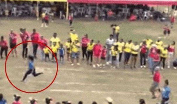 셀리 앤 프레이저-프라이스가 학교 운동회 학부모 100m 달리기 대회에서 압도적인 기량을 뽐내고 있다. 셸리 앤 프레이저-프라이스 인스타그램 캡처