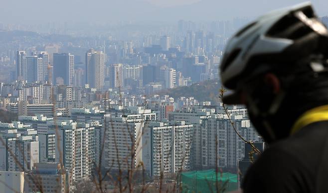 지난 7일 서울 남산에서 바라본 아파트 단지 모습. /뉴스1