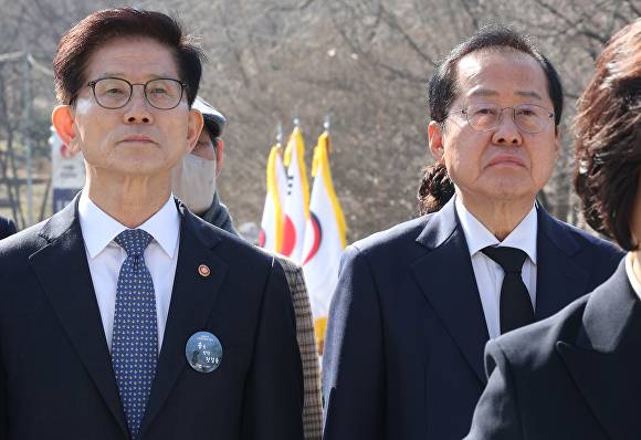 국민의힘 대선후보들인 김문수 예비후보와 홍준표 예비후보(왼쪽부터) [사진=연합뉴스]