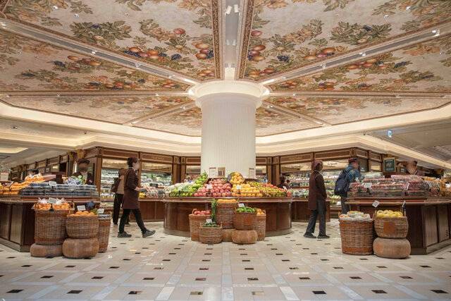 신세계백화점이 강남점의 식품관 내 슈퍼마켓을 재단장해 지난 2월 오픈한 ‘신세계마켓’ 전경. 신세계마켓은 서울권 백화점 식품관 중 최대인 약 1980㎡(600평) 규모로 꾸려졌다. 신세계백화점 제공