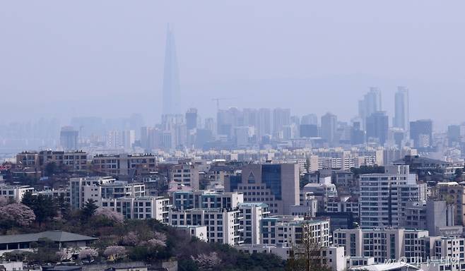 (서울=뉴스1) 박지혜 기자 = 지난달 서울 지역 아파트 매매 거래량이 지난 1월과 비교할 때 2배 이상 증가한 것으로 나타났다.  . /사진=(서울=뉴스1) 박지혜 기자