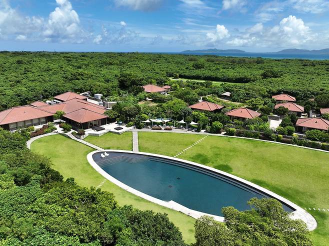 호시노야 다케토미지마는 어촌 컨셉 그대로 디자인했다. 성공한 CEO가 고향을 찾은 느낌이 든다.