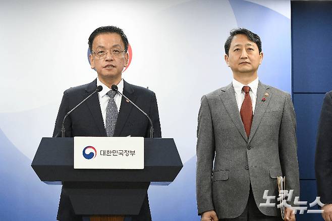 최상목 경제부총리 겸 기재부 장관과 안덕근 산업통상자원부 장관. 박종민 기자