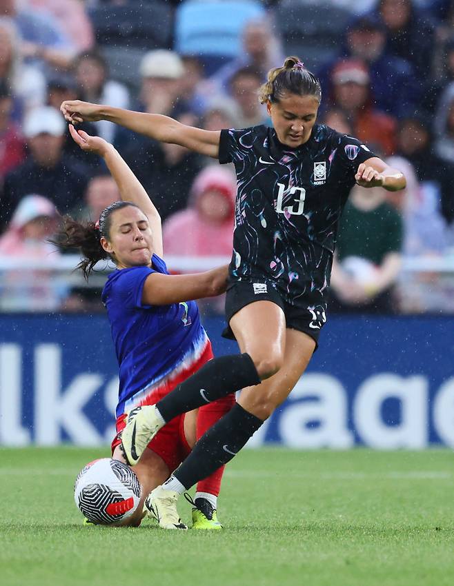 지난해 미국 대표팀과 친선경기에 나선 한국 여자축구대표팀 케이시 유진 페어. 게티이미지코리아
