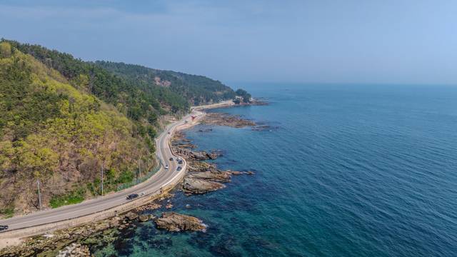 경북 영덕의 바다길 블루로드. 영덕군은 블루로드를 복원해 관광활성화를 도모할 계획이다.