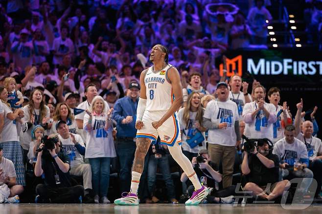 NBA 오클라호마시티가 21일(한국시간) 열린 2024-25 서부 콘퍼런스 플레이오프 1라운드 1차전에서 멤피스 그리즐리스에 131-80으로 승리했다. ⓒ AFP=뉴스1