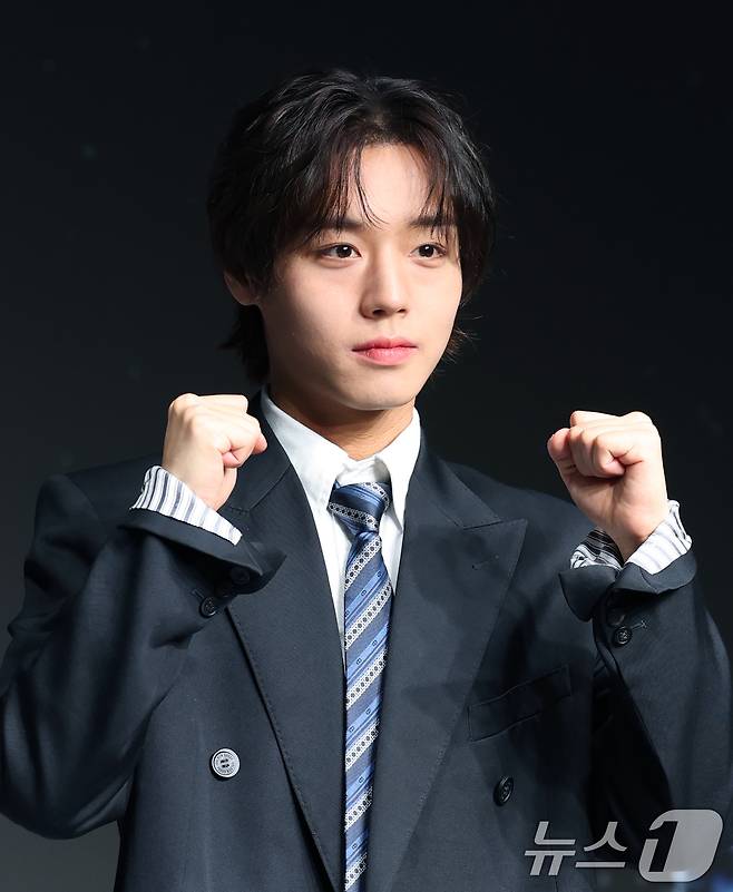 배우 박지훈이 21일 서울 마포구 호텔 나루 엠갤러리에서 진행된 넷플릭스 시리즈 '약한영웅 Class 2' 제작발표회에 참석해 포즈를 취하고 있다. ‘약한영웅 Class 2’는 친구를 위해 폭력에 맞섰으나 끝내 지키지 못한 트라우마를 안고 은장고로 전학 간 모범생 연시은이 다시는 친구를 잃을 수 없기에 더 큰 폭력과 맞서면서 벌어지는 처절한 생존기이자 찬란한 성장담을 다룬 학원 액션 성장 드라마다. 2025.4.21/뉴스1 ⓒ News1 권현진 기자