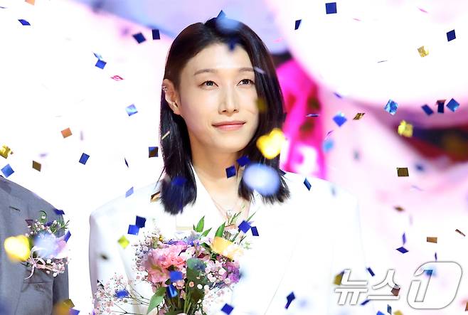 V리그 시상식에서 정규리그 MVP를 받은 김연경2025.4.14/뉴스1 ⓒ News1 이승배 기자