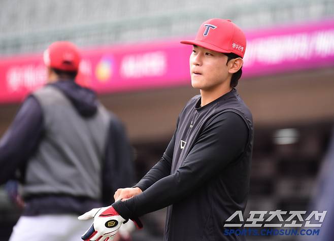 8일 부산 사직야구장에서 KBO리그 시범경기 롯데와 KIA의 경기가 열린다. 경기 전 타격 훈련을 하고 있는 김도영. 부산=송정헌 기자songs@sportschosun.com/2025.03.08/