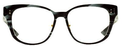 캐츠아이 프레임이 클래식한 인상을 연출한다. 69만 원대. 디타아이웨어.