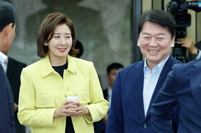나경원(왼쪽), 안철수 국민의힘 의원. /뉴스1