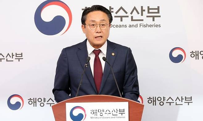 강도형 해양수산부 장관이 21일 세종시 정부세종청사에서 오는 28일 부터 30일까지 부산에서 열리는 제10차 Our Ocean 콘퍼런스와 제5차 APCE 해양관계장관회의에 대해 브리핑 하고 있다.ⓒ뉴시스