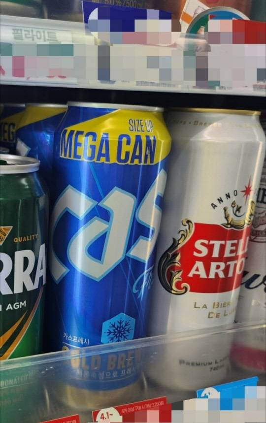 서울 시내 한 편의점에 카스 740㎖ 캔 제품이 진열돼 있다. 사진= 김수연기자 newsnews@dt.co.kr