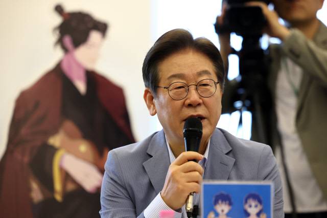 더불어민주당 이재명 전 대표가 18일 대구 북구 사회혁신커뮤니티연구소 협동조합 소이랩에서 열린 K-콘텐츠 기업 간담회에 참석해 발언하고 있다. 



[연합뉴스]